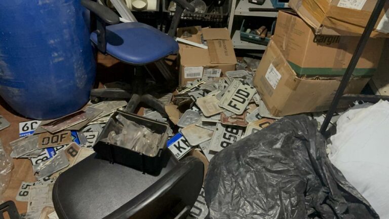 Imagem das placas que fabricavam no local.