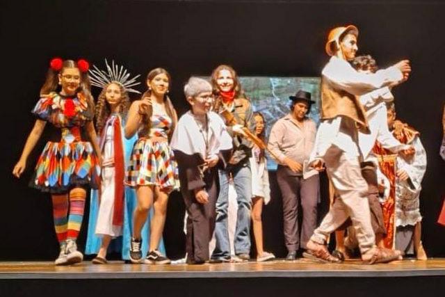 Alunos da rede municipal encenam “O Auto da Compadecida” na Feira Internacional do Livro
