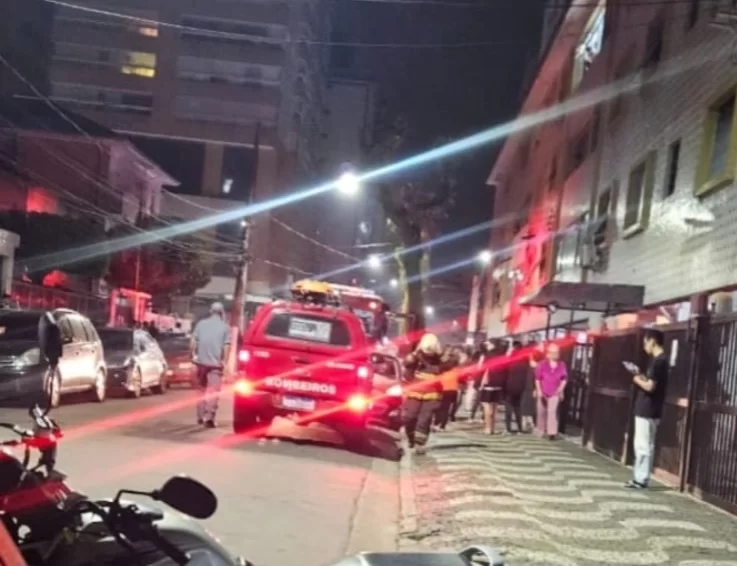 Idoso sofre queimaduras após incêndio atingir apartamento em São Vicente