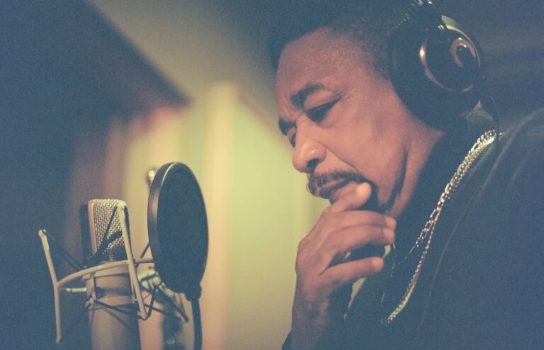 Carlos Dafé celebra o espírito do Carnaval com o single “Bloco da Harmonia”