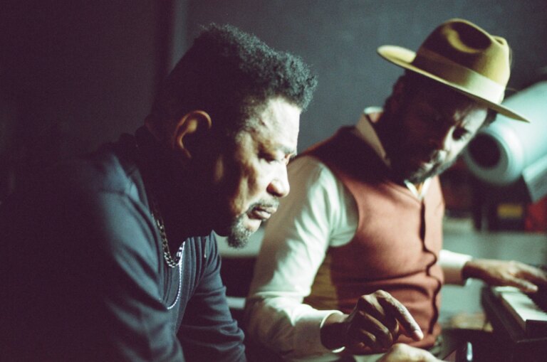 Carlos Dafé celebra o poder do amor em seu novo single “Verdadeiro Sentimento”