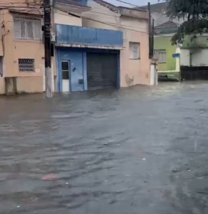 Fortes chuvas atingem o litoral e deixa a região sob alerta; VÍDEO