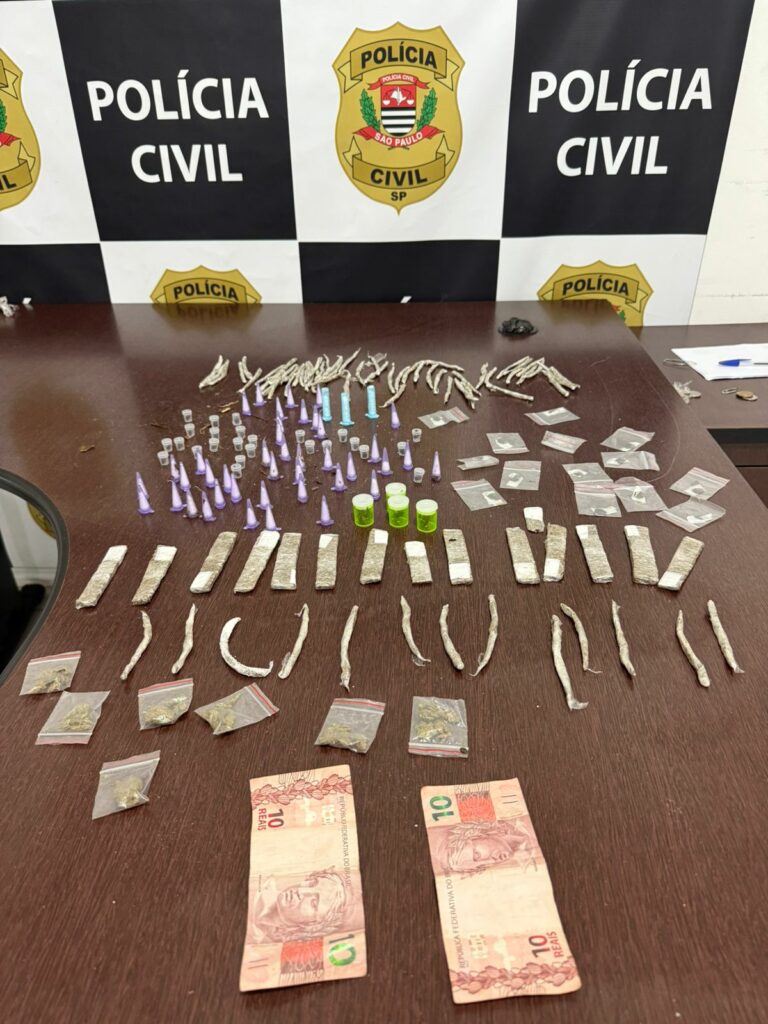 Homem é preso com combo de drogas após polícia invadir ponto de tráfico em Mongaguá