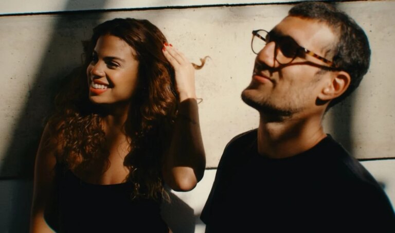 Clara Buarque lança “Nosso Caso”, single em parceria com Tom Veloso que une delicadeza e intensidade da MPB