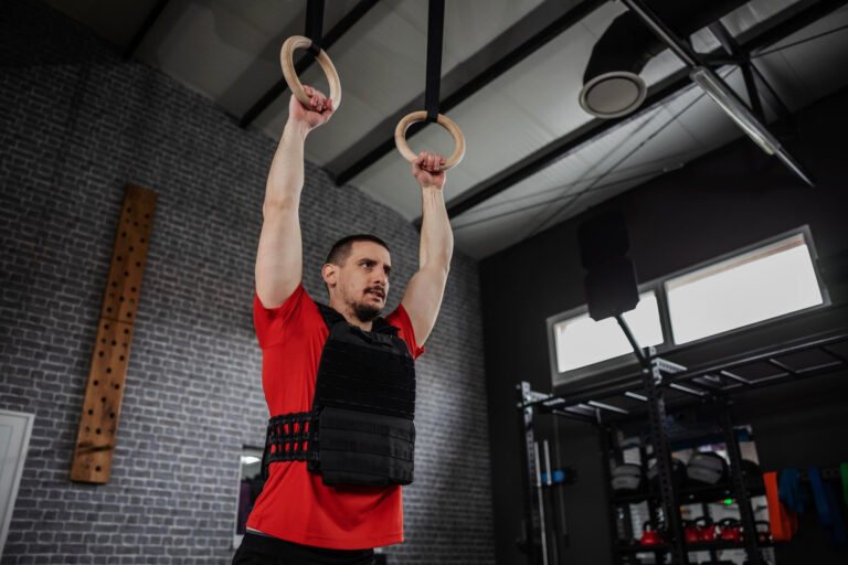 Coletes com peso viram moda no mundo fitness, mas especialistas alertam para riscos e falta de evidências