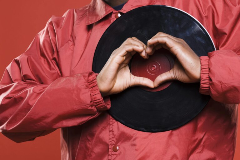 Descubra qual música brasileira seria a trilha sonora da sua vida amorosa