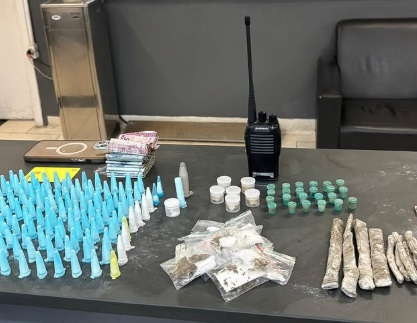 Suspeito tenta fugir, mas é preso com sacola repleta de drogas em Santos