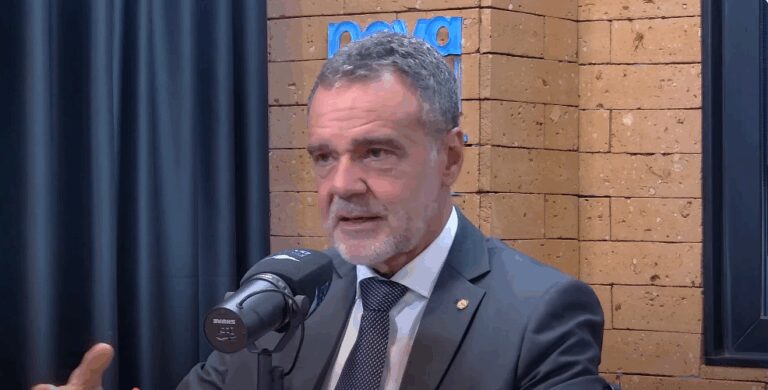Em entrevista exclusiva ao jornalismo da Novabrasil, Deputado Daniel Almeida Classifica ações de Eduardo Bolsonaro com EUA como “traição à pátria”