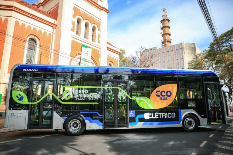 Quatro ônibus elétricos completam a frota do transporte coletivo urbano de Ribeirão
