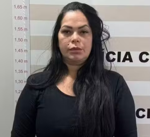 Esposa de líder do PCC é presa por tráfico após esconder drogas dentro de banheira