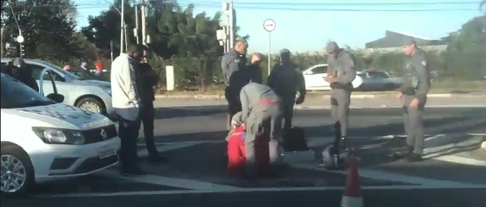 Jovem é atropelado por moto na John Boyd Dunlop