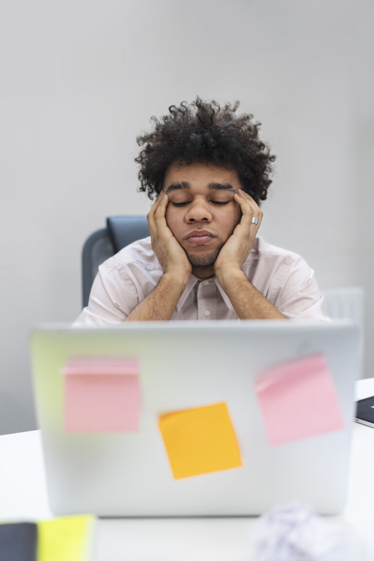 Jornada de saúde reúne profissionais para discutir o cansaço emocional