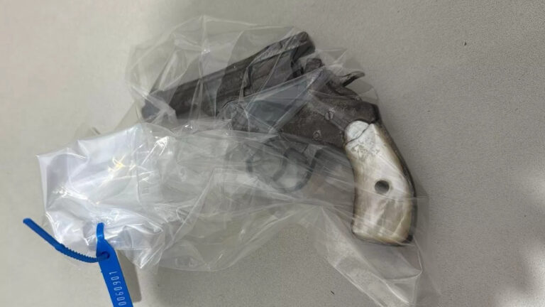 Jovem é preso com arma de fogo próximo à rodoviária de Guaratinguetá