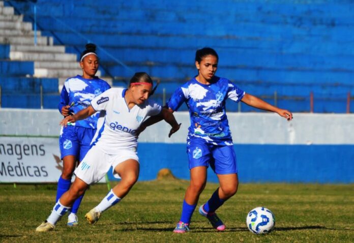 AD Taubaté faz peneira para equipes de base do futebol feminino