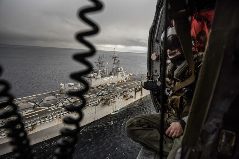 EUA enviam mais de 4.000 militares para águas ao redor da América Latina em ação contra cartéis, diz site