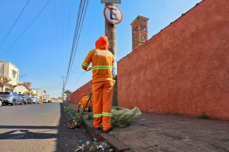 Prefeitura inicia novo cronograma de varrição e limpeza; Saiba os bairros beneficiados