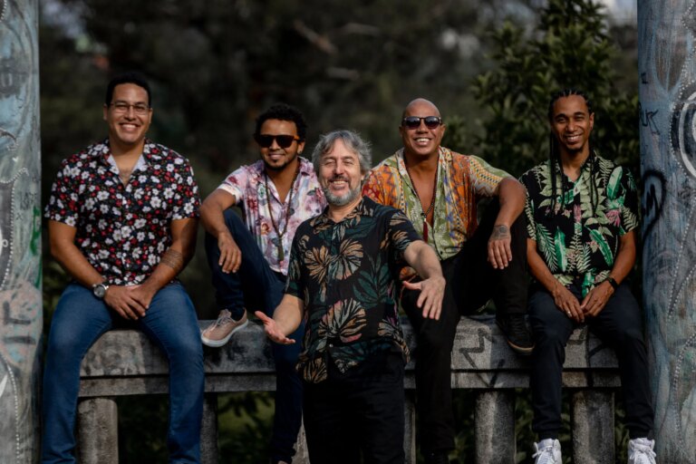 Peixelétrico comemora 25 anos com novo álbum; Novabrasil falou com a banda