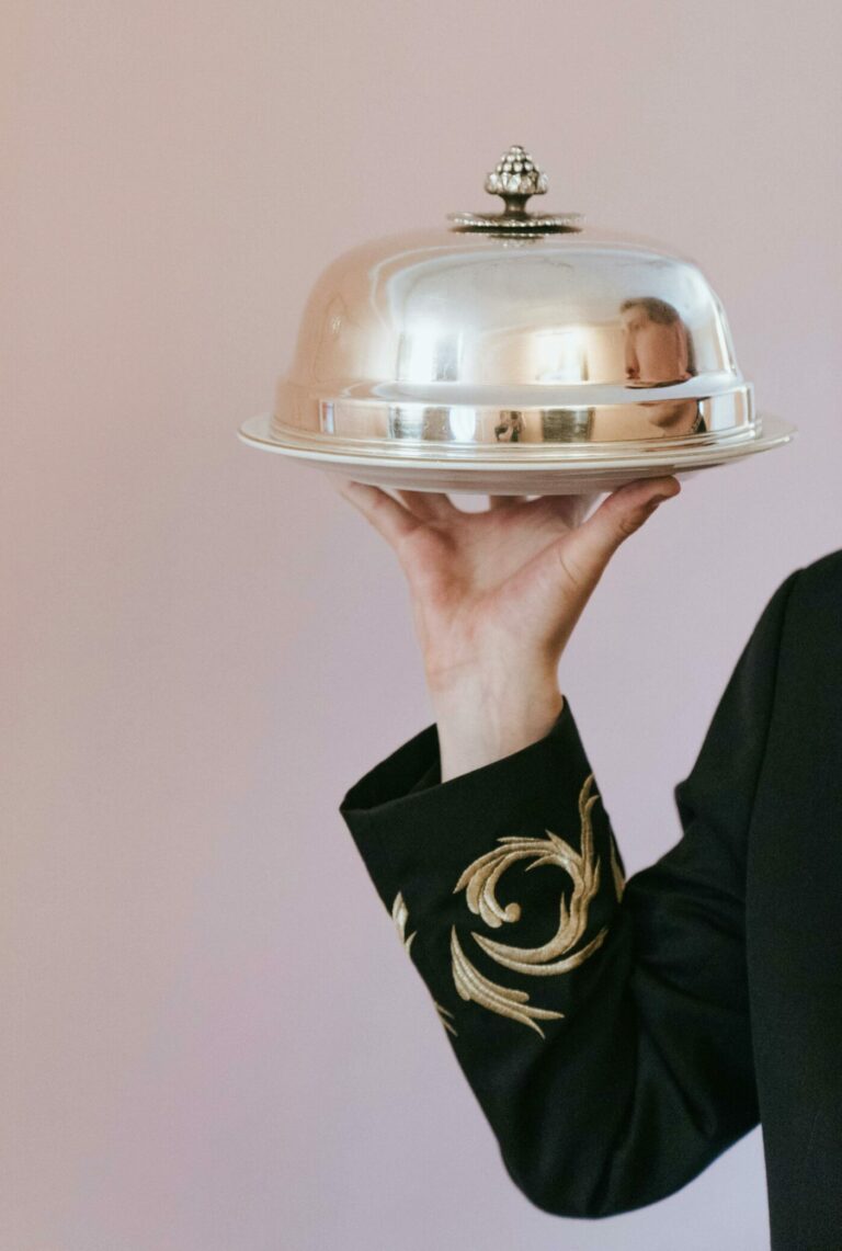 Dia do Garçom: rotina agitada e desafios no restaurante em Campinas