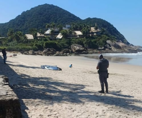 Corpo é encontrado boiando na Praia de Pernambuco no Guarujá