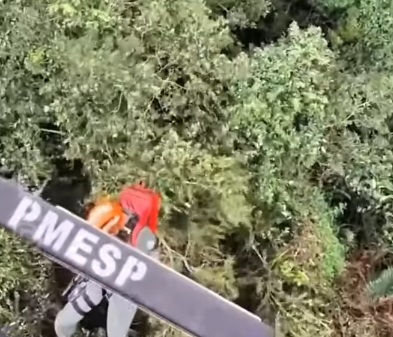 Casal é resgatado após homem se ferir em trilha de Cubatão