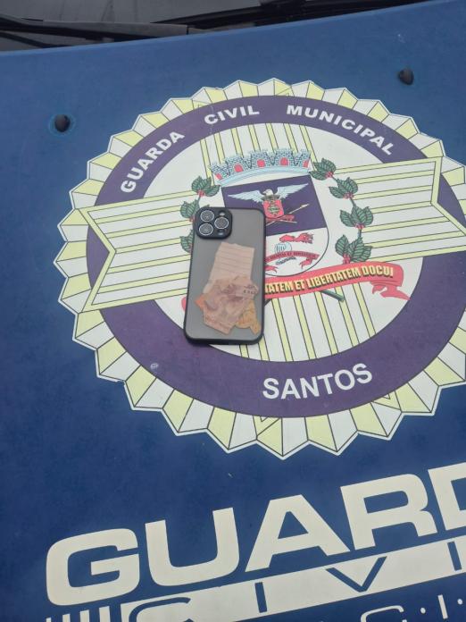 Adolescente é apreendido pela GCM após roubo de celular em Santos