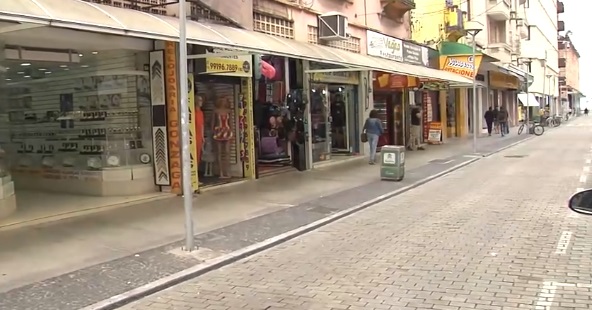 Falta de mão de obra qualificada desafia comércio do litoral paulista