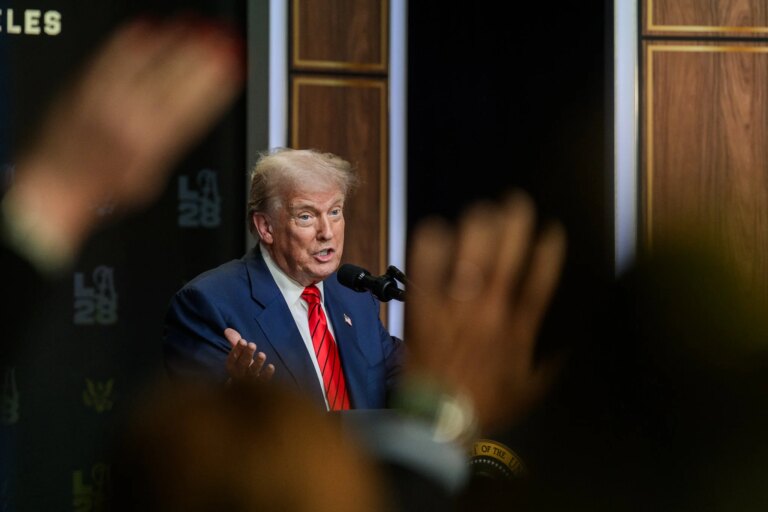 Um dia após encontro com Zelensky, Trump afirma não saber se Putin busca a paz na Ucrânia