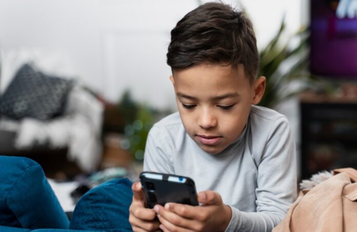 Vício digital infantil acende alerta: quando o uso de telas vira dependência