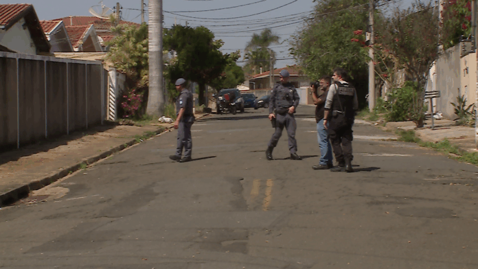 Idoso de 81 anos é esfaqueado na porta de casa em Barão Geraldo, em Campinas Idoso de 81 anos é esfaqueado na porta de casa em Barão Geraldo, em Campinas