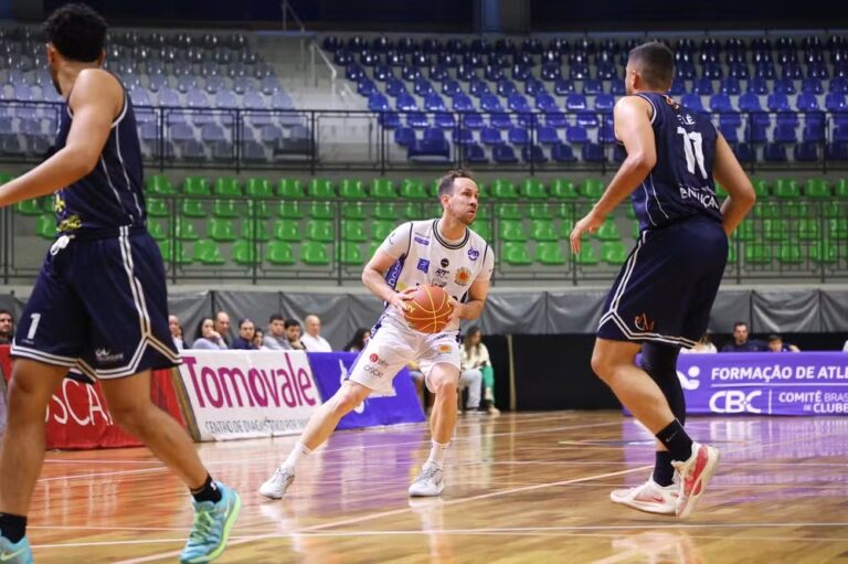 São José atropela Limeira na estreia do Paulista de Basquete com vitória por 100 a 61
