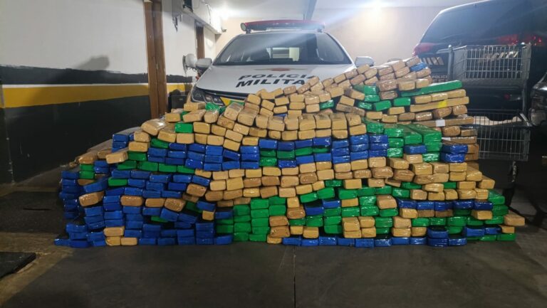 Suspeito é preso transportando mais de mil tijolos de maconha 