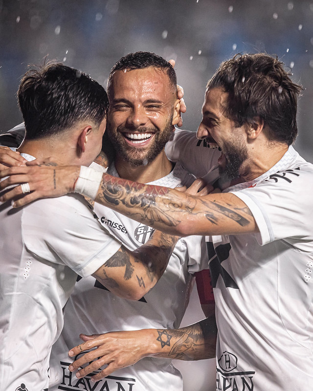 Santos derrota São Paulo e encerra jejum de vitórias