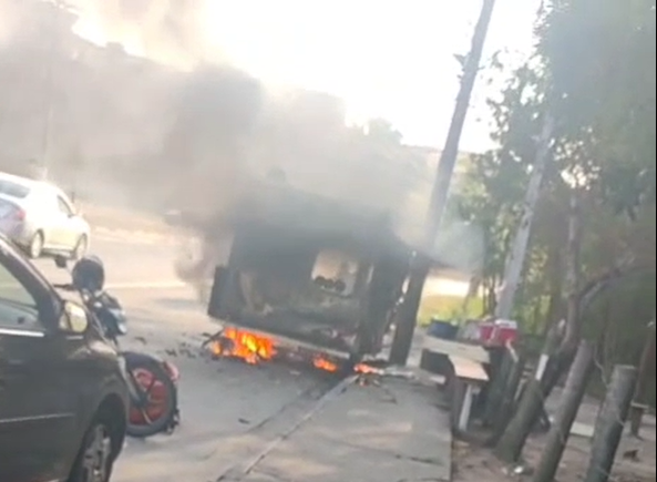 Mulher é morta a tiros e tem o trailer incendiado em Jacareí