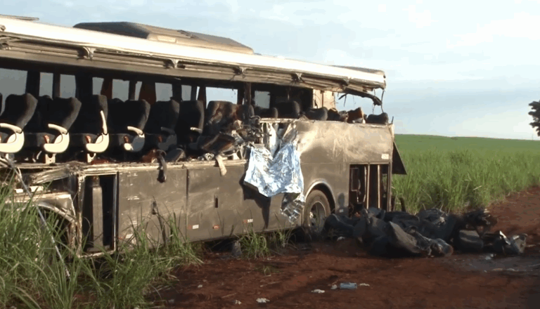 Motorista envolvido em acidente que matou 12 estudantes é condenado