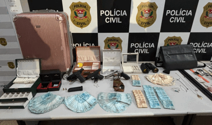 ARMAS E DINHEIRO - ROUBO CENTRO