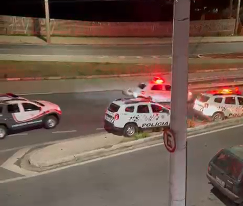Perseguição a moto roubada termina em troca de tiros e morte de suspeito
