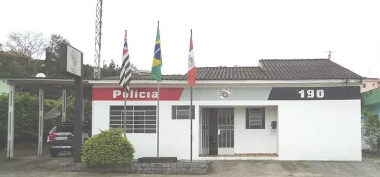 Homem morre após cair de 50 metros em cachoeira de Iguape