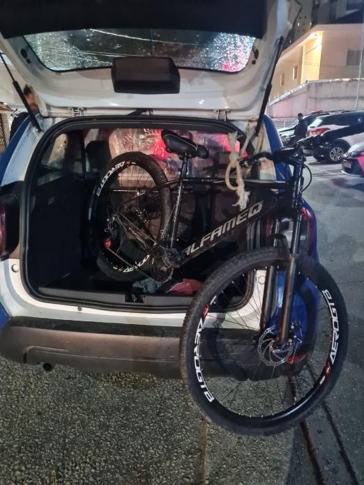 Homem é preso e adolescente apreendido após roubos em Santos