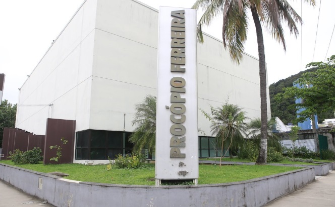 Oficina gratuita em Guarujá transforma livros em filmes