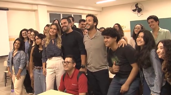 Feira de carreiras da Unisantos conecta estudantes ao mercado de trabalho