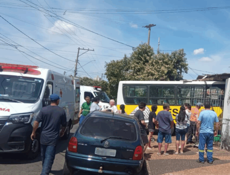 Motorista de ônibus invade garagem de residência em Nova Odessa