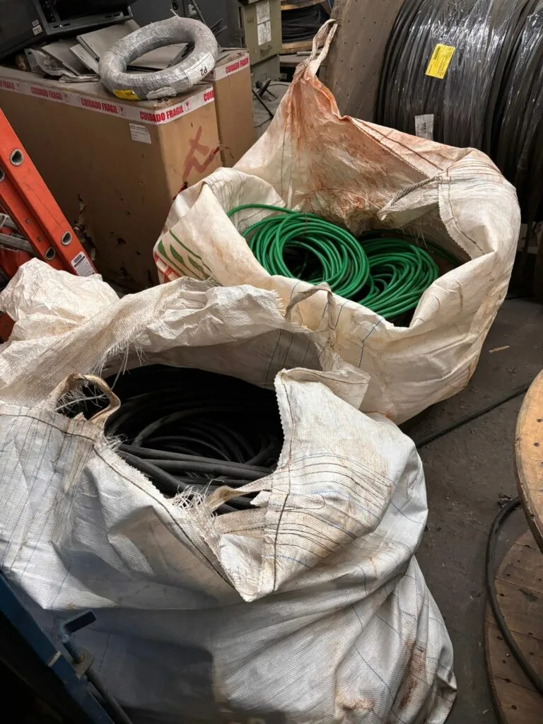 Polícia prende dupla por furto de fios de cobre em indústria de Pindamonhangaba