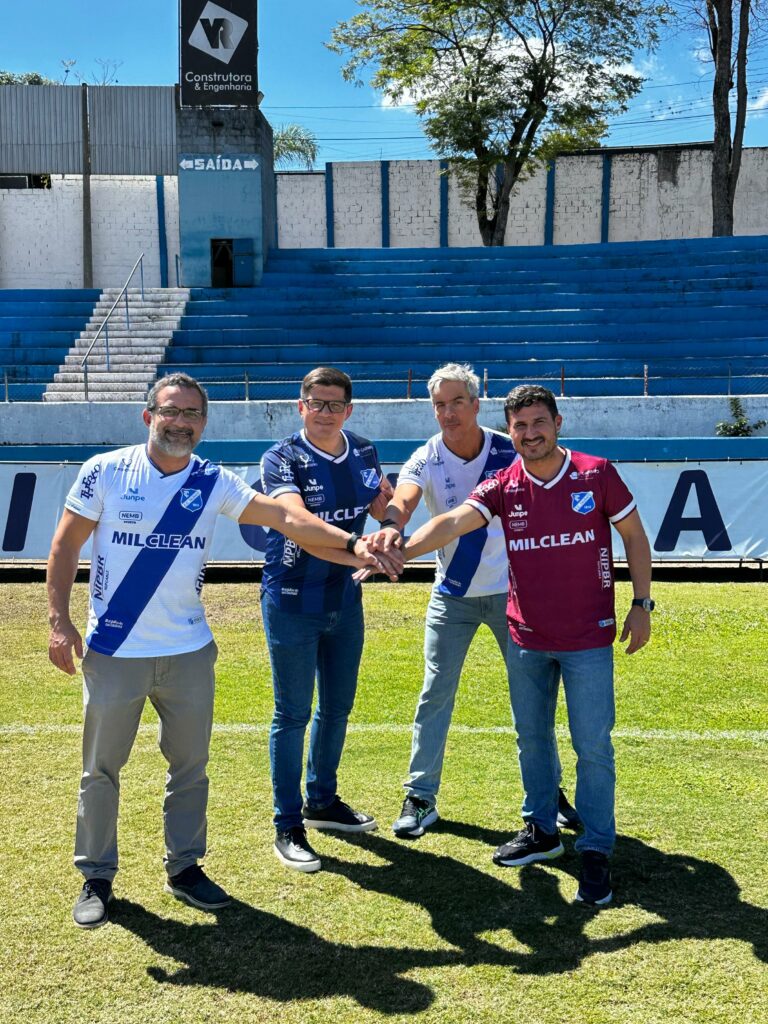 Vitor Rodolfo Pereira toma posse como novo presidente do Taubaté