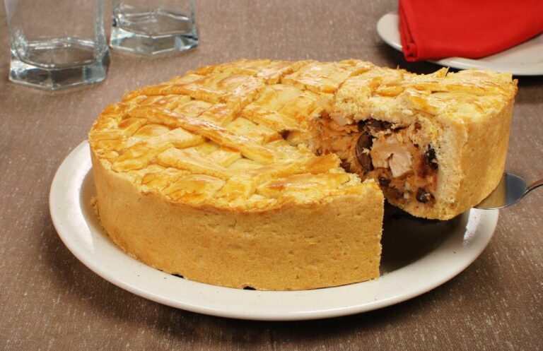 Aprenda a preparar um empadão de palmito e inicie a semana com uma deliciosa receita