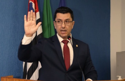 Corpo de vereador de Guaratinguetá que morreu no fim de semana é sepultado