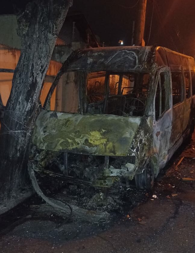 Motorista de van escolar salva estudantes após perda de freios e incêndio em Limeira