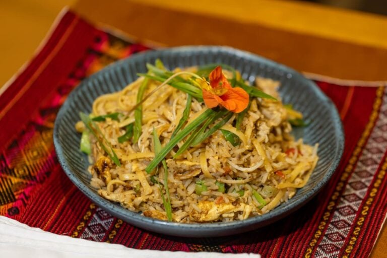 Aprenda a preparar um delicioso Arroz Chaufa Peruano