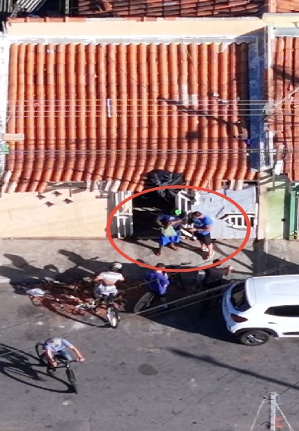 Polícia prende trio por tráfico de drogas em imóvel abandonado em Taubaté Polícia prende trio por tráfico de drogas em imóvel abandonado em Taubaté