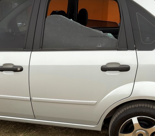 Jovem é morto a tiros dentro de carro em área rural de Caçapava