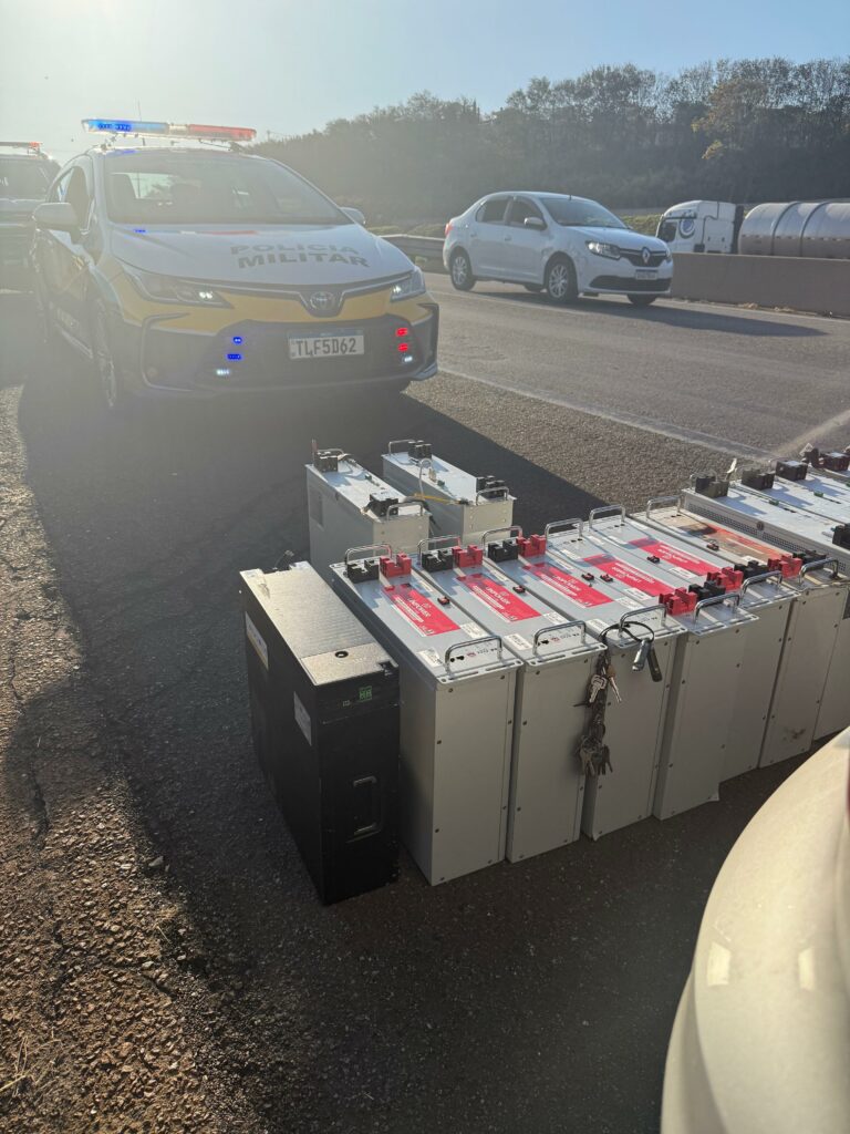 Dupla é presa com baterias de lítio roubadas de torres de telefonia na Dom Pedro